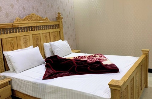 Azad Kashmir Hotel | Cozy Bright Star Hotel & Restaurant with Family-Friendly Amenities