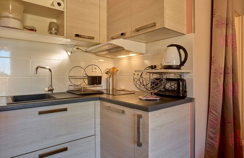 Barbotan-les-Thermes Apartment | Bright studio near Lake Uby with free Wi-Fi
