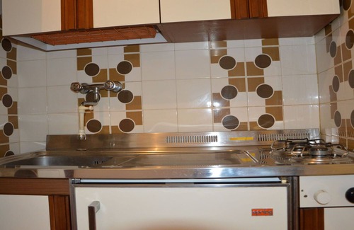 Caorle Apartment | Sunny Studio Steps from Ponente Beach - Pet Friendly Stay