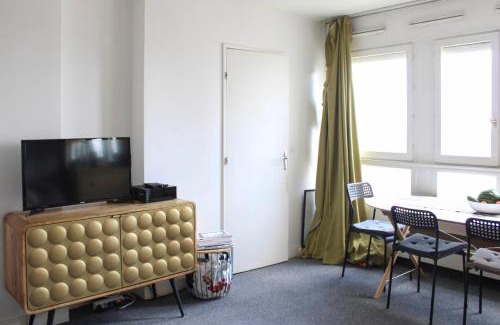 Asiatique Apartment | Bright studio in the heart of Paris