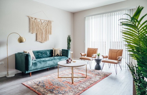 Forestview Apartment | Bright Stylish 2BR Apt in Oak Brook