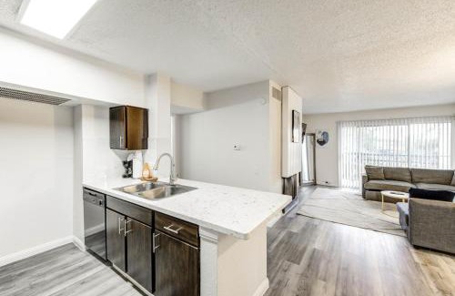 Woodlake - Briar Meadow Apartment | Bright & Stylish Free WiFi Pool Gym Free Parking
