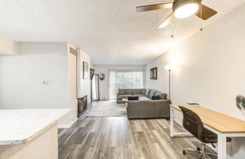 Woodlake - Briar Meadow Apartment | Bright & Stylish Free WiFi Pool Gym Free Parking