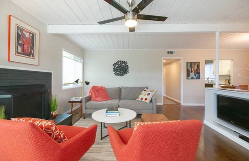North and East House | Stylish Home Near Berkeley with Spa and Family Amenities
