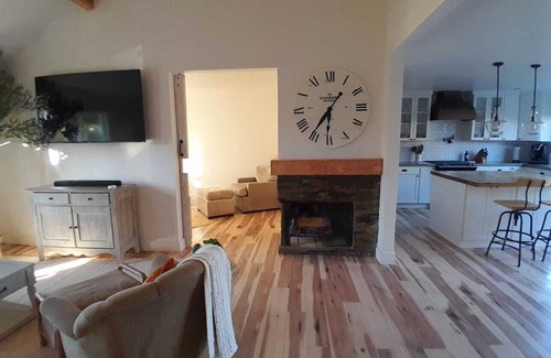 Petaluma House | Bright & Stylish Home Stay Minutes from Wineries