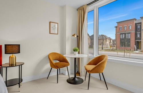 Oakville Apartment | Bright & Stylish Modern Townhome in Oakville!