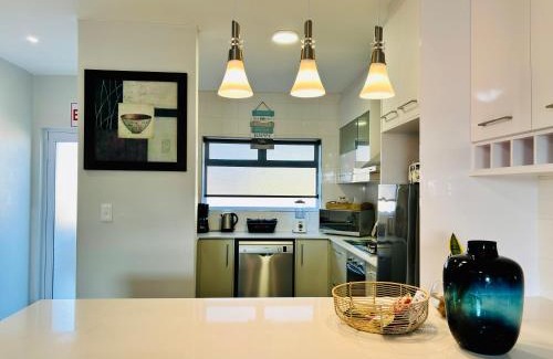 Swakopmund Apartment | Modern Retreat in City Centre Swakopmund with Breakfast