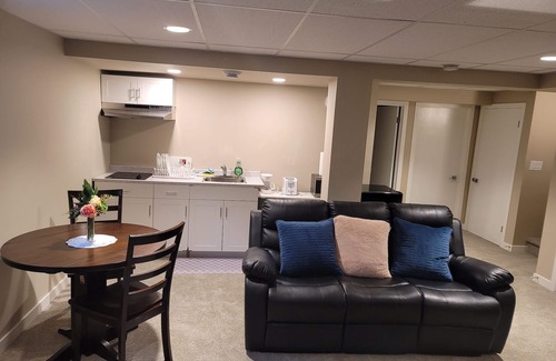Fort Gary House | Stylish City Suite with Breakfast & Family-Friendly Amenities