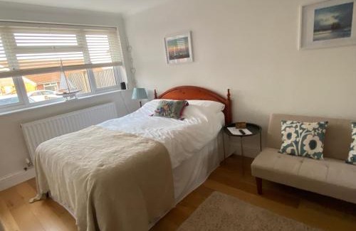 Whitstable House | Bright Oceanfront Suite with Spectacular Views and Ratings