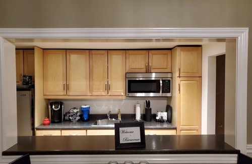 Bedford Apartment | Bright B&B with Kitchen and Breakfast by Bedford Basin