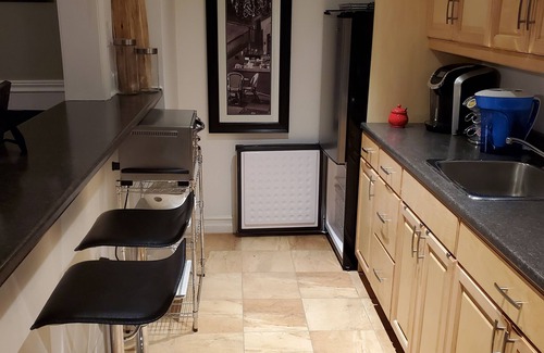 Bedford Apartment | Bright B&B with Kitchen and Breakfast by Bedford Basin