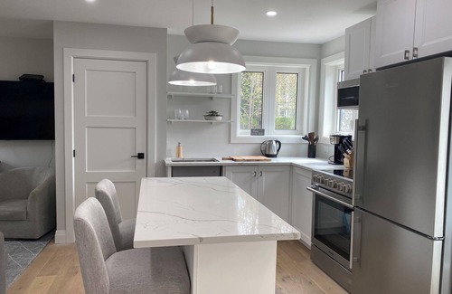 South End Apartment | Bright Upper One Bedroom in South Halifax - Pet Friendly!