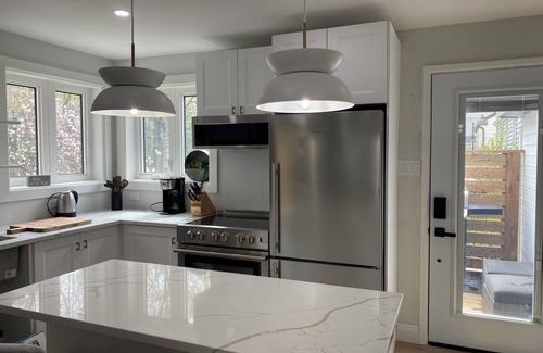 South End Apartment | Bright Upper One Bedroom in South Halifax - Pet Friendly!