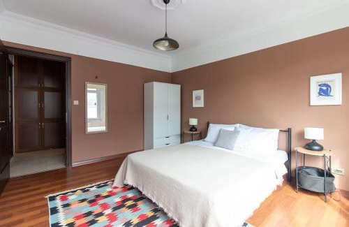 Moda Apartment | Bright Vibrant 3BR Haven near Sea and Prime Locale