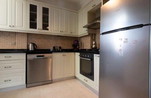 Moda Apartment | Bright Vibrant 3BR Haven near Sea and Prime Locale
