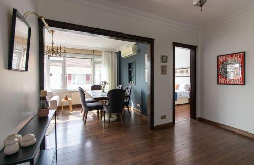 Moda Apartment | Bright Vibrant 3BR Haven near Sea and Prime Locale