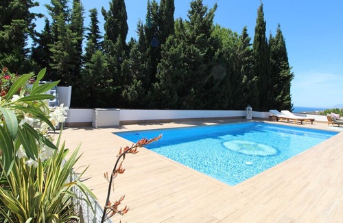 Las Acacias Villa | Bright Villa with Sea View and Pool in Rincon