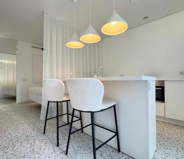 Snipiskes Apartment | Bright white