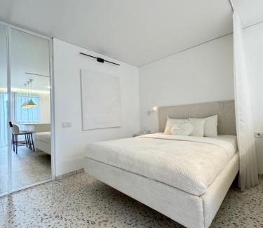 Snipiskes Apartment | Bright white