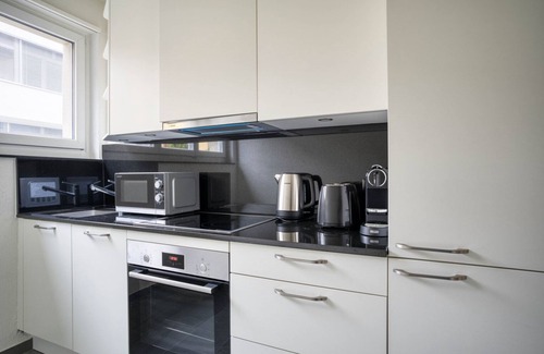 Alt-Wiedikon Apartment | Bright Wiedikon 1BR w/Private W/D, near Train, by Blueground