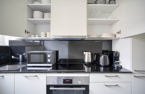 Alt-Wiedikon Apartment | Bright Wiedikon 1BR w/Private W/D, near Train, by Blueground