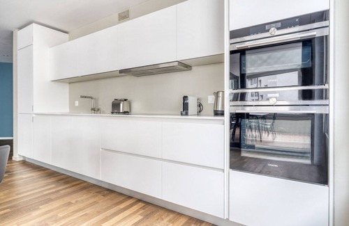 Alt-Wiedikon Apartment | Cozy Wiedikon 3.5 Room with Kitchen & Pet-Friendly Access