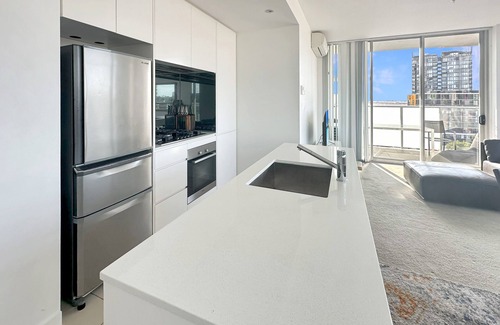Waterloo Apartment | Bright Zetland Apartment with CBD Views and Fast Free WiFi