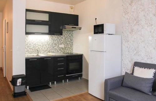 Bagnolet Apartment | Bright Family Apartment with Child-Friendly Amenities