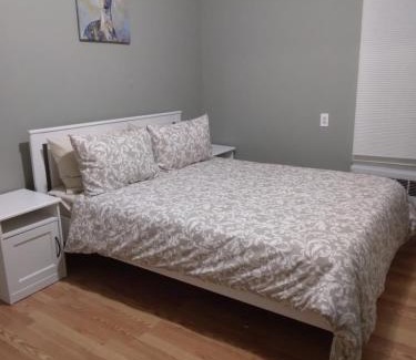 Brighton Beach Apartment | Cozy Brighton Beach Rooms with Kitchen Amenities