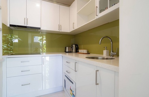 Brighton East House | Brighton Blissful | Family Poolside Vila Pool Spa Sauna