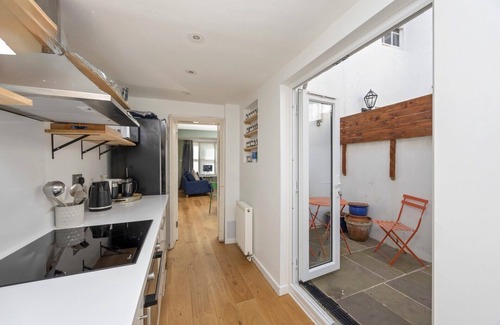 Brighton City Centre House | Premier Retreats | Brighton House with Spa & Pet-Friendly Options