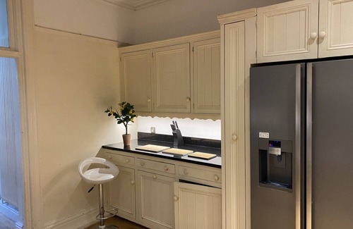 Seafront House | Brighton Townhouse with Free Allocated Parking for Families