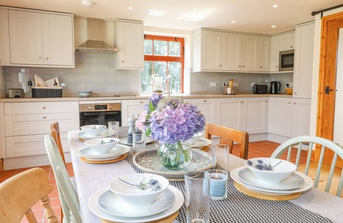 Birchover Cottage | Family-Friendly BRIGHTSIDE Holiday Cottage in Birchover