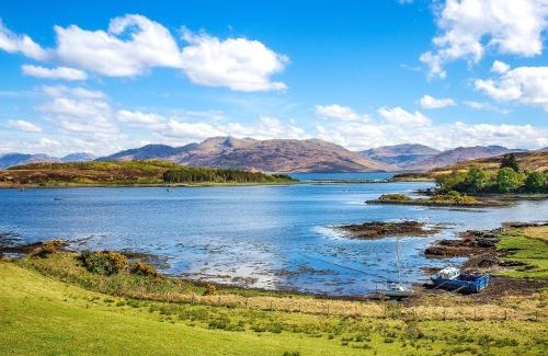 Arnisdale House | Discover Brightwater Cottage: Pet-Friendly Retreat, 9.3/10