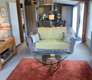 Dunning House | Oceanfront Escape at Brightwater Lodge - 4-Star Stay