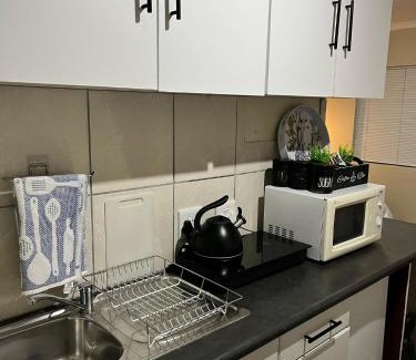 Pollok Beach Apartment | Child-Friendly Retreat at 20 Brightways Air B&B