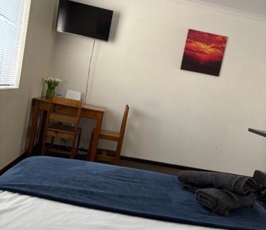 Pollok Beach Apartment | Child-Friendly Retreat at 20 Brightways Air B&B