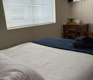 Pollok Beach Apartment | Child-Friendly Retreat at 20 Brightways Air B&B