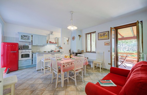 Armeno House | Pet-Friendly Retreat at Brighty Rainbow House Garden, Italy