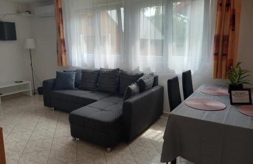 Belatelep Apartment | Top-Rated Brigi Apartman: Family-Friendly Retreat Awaits