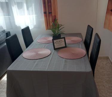 Belatelep Apartment | Top-Rated Brigi Apartman: Family-Friendly Retreat Awaits