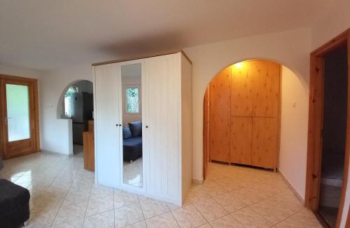 Belatelep Apartment | Top-Rated Brigi Apartman: Family-Friendly Retreat Awaits