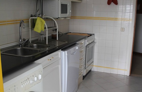 Sao Pedro Apartment | Elevate Your Stay at Brigida's Flat - Faro Central