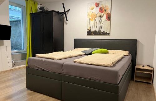 Stuwerviertel Apartment | Kid-Friendly Souterrain Apt. Near Prater Amusement Park