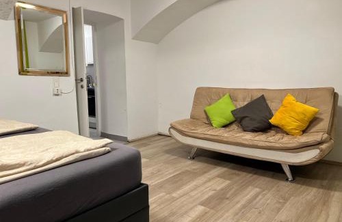 Stuwerviertel Apartment | Kid-Friendly Souterrain Apt. Near Prater Amusement Park