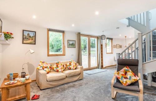 Fairseat House | Top-Rated Brindleshaw Barn: Pet & Child Friendly Retreat