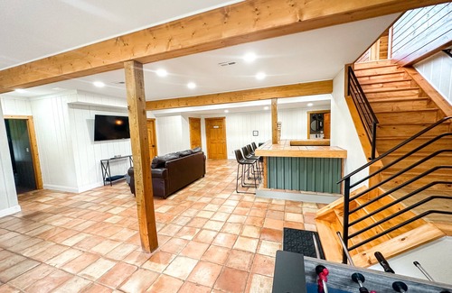 Wales Center House | Family-Friendly Log Home with Ocean View and Top-Rated Comfort