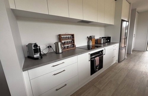 Raglan House | Bring the family to Raglan! Close to the beach with stunning mountain views!