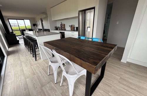 Raglan House | Bring the family to Raglan! Close to the beach with stunning mountain views!