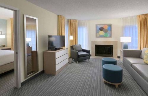 Houston House | Bring the Whole Family! 3 Pet-Friendly Suites, Close to Baybrook Mall, Pool!